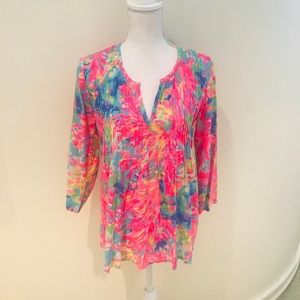 Lilly Pulitzer print v neck pin tuck rayon top